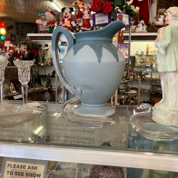 Sunrise Antique Mall - Antiques Near Me - Kerrville, Texas Sunrise Antique Mall - Antiques Near Me - Kerrville, Texas
