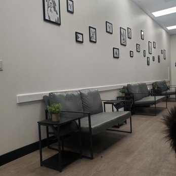 Veterinary Emergency Center - Very nice clean and welcoming reception area - Veterinarians Near Me - Redlands, California Veterinary Emergency Center - Very nice clean and welcoming reception area - Veterinarians Near Me - Redlands, California