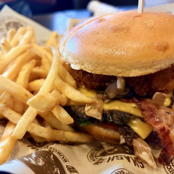 Bull Smash - Mac and Cheese Smash Burger with Bacon - Burgers Near Me - Fresno, California Bull Smash - Mac and Cheese Smash Burger with Bacon - Burgers Near Me - Fresno, California