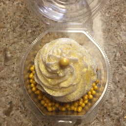 The golden cupcake!! The golden cupcake!!