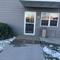 Country Inn & Suites by Radisson, Kearney, NE - Ice that isn't being taken care of.