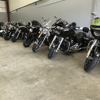 Universal Riders - Motorcycle Rental Near Me - Champagne-au-Mont-d'Or, 69
