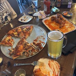 16" BYO Pizza, Wings