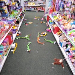 Dollar Tree - Very messy store
