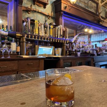 Folsom Hotel - Bars Near Me - Folsom, California