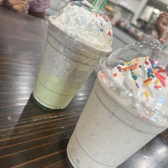 Billy Roys Burger - Oreo matcha milkshake and kookie dough biscoff milkshakes - Burgers Near Me - Fremont, California