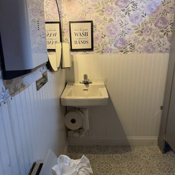 Honeybear Cafe - Bathroom - Breakfast & Brunch Near Me - Chicago, Illinois Honeybear Cafe - Bathroom - Breakfast & Brunch Near Me - Chicago, Illinois