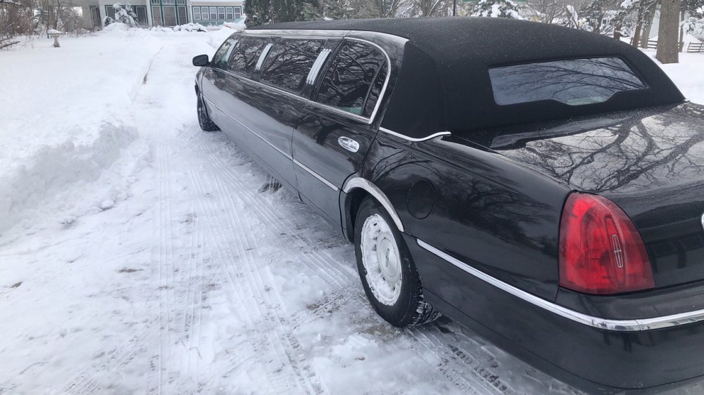 SHAMROCK LIMOUSINE Updated October 2024 1299 Farnam St, Omaha