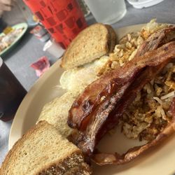 Bay Breeze Cafe at Larsen's Marina