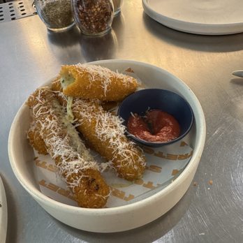 Stretch Pizza - Mozzarella sticks - Pizza Near Me - New York, New York Stretch Pizza - Mozzarella sticks - Pizza Near Me - New York, New York