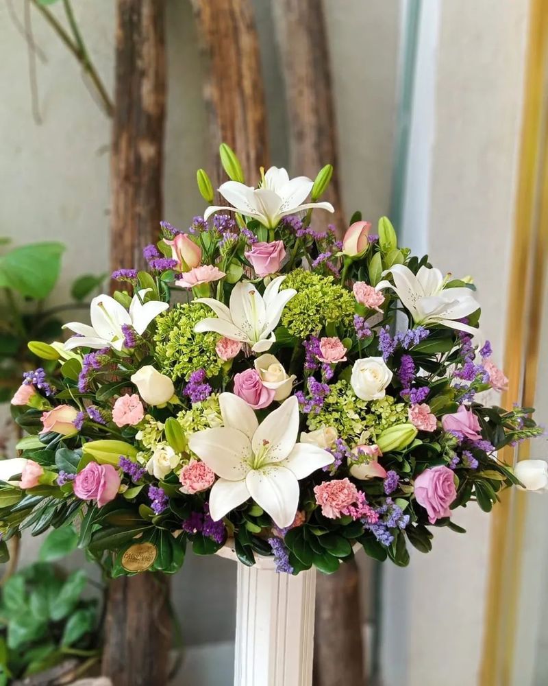 IRIS FLOWERS & GIFT SHOP Updated June 2024 30 Photos 220 Maple