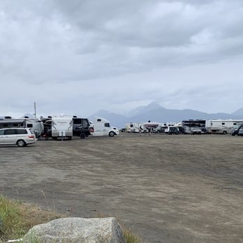 Mariner Park - Lots of campers and RV's spending a summer's evening here. - Campgrounds Near Me - Homer, Alaska