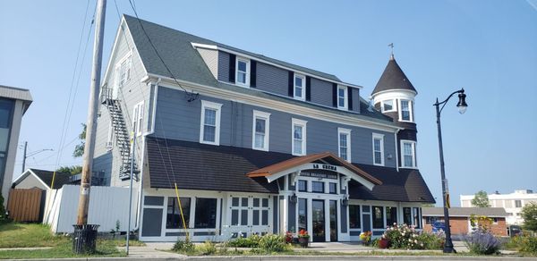 Cafe Le Crème Brûlée by null