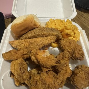 Gee's Caribbean Style - Fried chicken meal - Caribbean Near Me - Cincinnati, Ohio