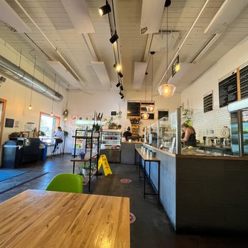 Elixir Superfood & Juice - Interior - Gluten-Free Near Me - Mammoth Lakes, California