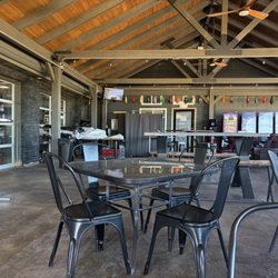 Smokin' This and That BBQ - Covered patio area