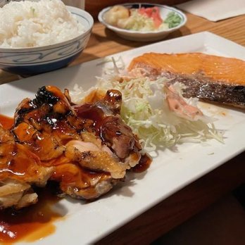 Yanagi Sushi - Teriyaki chicken and broiled salmon combination - Japanese Near Me - Honolulu, Hawaii Yanagi Sushi - Teriyaki chicken and broiled salmon combination - Japanese Near Me - Honolulu, Hawaii