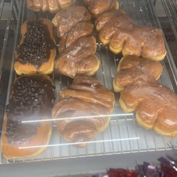 Sophias Freshh Donuts - Chocolate chip , tigers tail, bear claw , butterfly - Donuts Near Me - Rialto, California Sophias Freshh Donuts - Chocolate chip , tigers tail, bear claw , butterfly - Donuts Near Me - Rialto, California