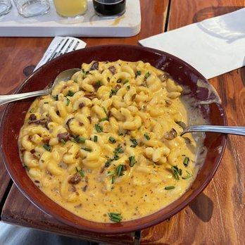 Maui Brewing - Bacon Mac & Cheese! (no mushroom) - Brewpubs Near Me - Lahaina, Hawaii