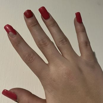 Gloss Nail Bar - Broken nails and cracked polish - Nail Salons Near Me - Memphis, Tennessee