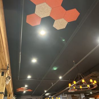 White Bear Meadery - Lighting, ambience - Meaderies Near Me - Maplewood, Minnesota
