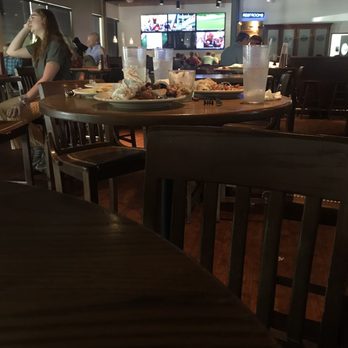 Hickory Tavern - Dirty tables - American Near Me - Pinehurst, North Carolina