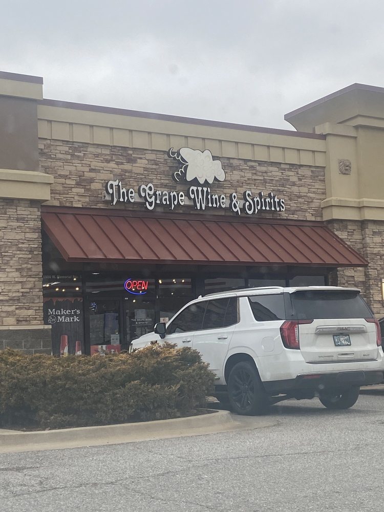 The Grape Wine & Spirits Logo