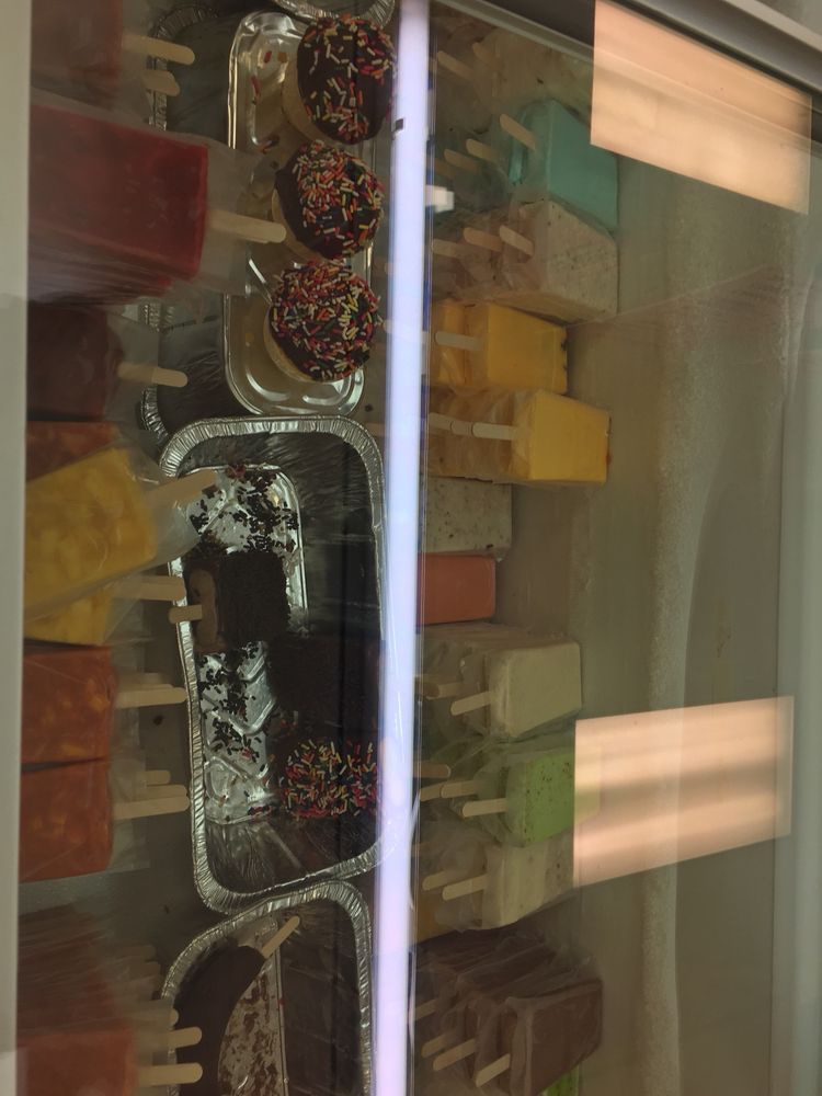 Paleteria Tocumbo Helados Logo