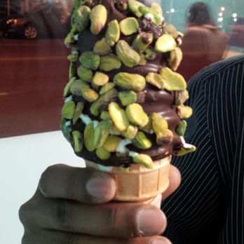 La Diperie - So we had the dark chocolate (70%) dip with pistachios. - Ice Cream & Frozen Yogurt Near Me - Montreal, Quebec