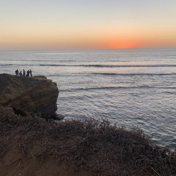 Sunset Cliffs Natural Park - Park along the road and cross the street to watch the sunset overlooking the Pacific Ocean - Parks Near Me Sunset Cliffs Natural Park - Park along the road and cross the street to watch the sunset overlooking the Pacific Ocean - Parks Near Me