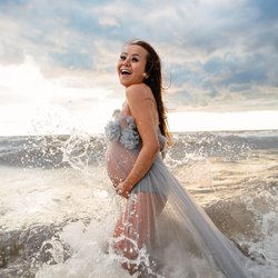 Amy Doak Photography - maternity mom at buffalo beach waves crashing