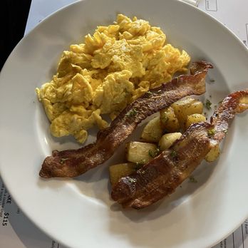 Rooster Café - Breakfast & Brunch Near Me - Isla Mujeres, ROO