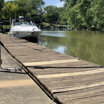 Cunningham's Creekside - Boat dock on Harrods Creek! So awesome to watch the boats pull up and come in and dine! - American Near Me - Prospect, Kentucky