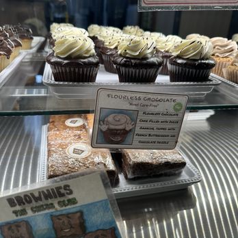 Molly's Cupcakes - Cupcakes Near Me - Chicago, Illinois