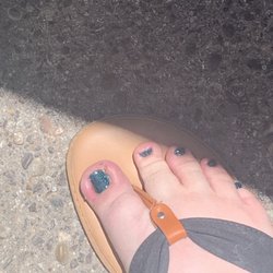 Nina Nails - Very obvious that the ingrown nail was not fixed.