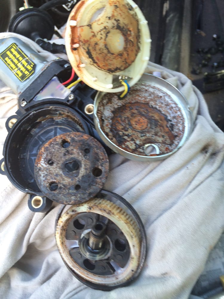 AUTOZONE AUTO PARTS Updated September 2024 30 W Derenne Ave