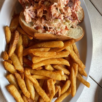 John Scott's Surf Shack - Lobster Roll Sandwich - Salad Near Me - Westhampton Beach, New York