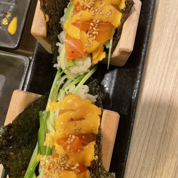 Yuubi Sushi - Salmon Hand Roll - Sushi Bars Near Me - Beaverton, Oregon