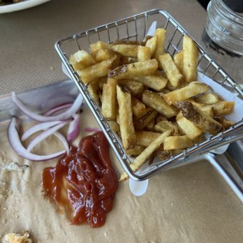 Americana - Bad "shoestring" fries. Left most of them. - American Near Me - Santa Rosa, California