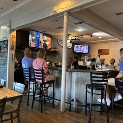 Basil & Baxter's Kitchen & Cocktails - Bar