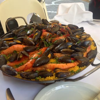 L'Ecureuil Espagnol - Et voici la légendaire Paella de l'Écureuil Espagnol. Ici en version pour 4. Hyper copieuse et vraiment délicieuse. - Spanish Near Me - Antibes, 06 L'Ecureuil Espagnol - Et voici la légendaire Paella de l'Écureuil Espagnol. Ici en version pour 4. Hyper copieuse et vraiment délicieuse. - Spanish Near Me - Antibes, 06