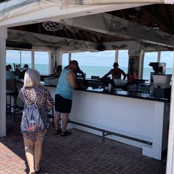 Tranquility Bay Beach House Resort - Beachside Tiki Bar