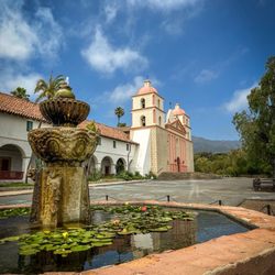 Mission Santa Barbara - Fountain in front of the mission