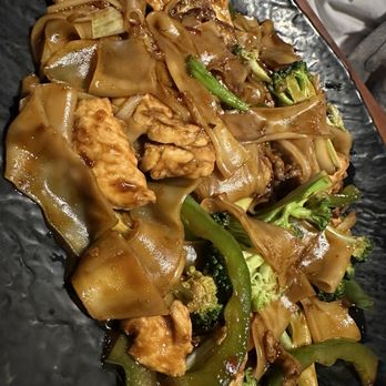 Aki Sushi & Thai - Sushi Bars Near Me - Canton, Michigan
