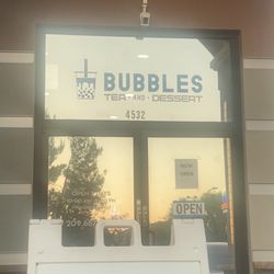 Bubbles Tea & Dessert - Outside door