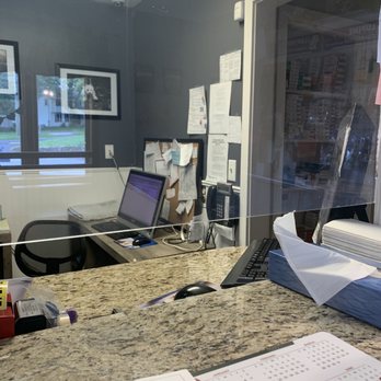 East Side Veterinary Clinic - Front desk - Veterinarians Near Me - Meriden, Connecticut