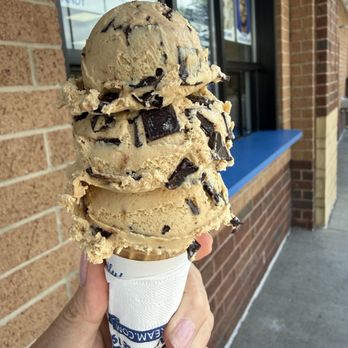 Handel's Homemade Ice Cream - Small Coffee Chocolate Chip - so much chocolate! - Ice Cream & Frozen Yogurt Near Me - Carmel, Indiana