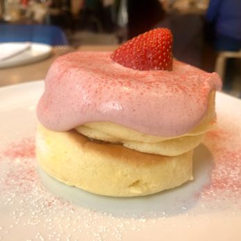 Flipper’s - Strawberry soufflé - Pancakes Near Me - New York, New York Flipper’s - Strawberry soufflé - Pancakes Near Me - New York, New York