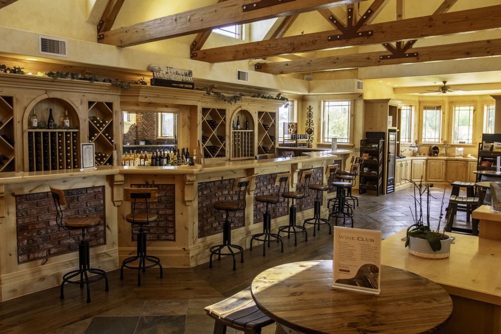 Santellan Vineyards & Inn Logo