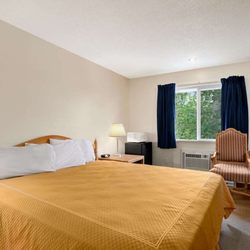 Travelodge by Wyndham Port of Tacoma WA - Guest room
